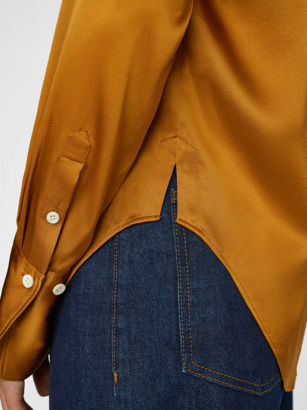 shirt sleeve detail alt:size
